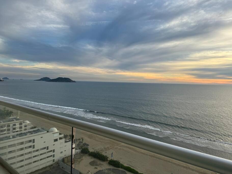 Departamento De Lujo Vista Al Mar Piso 15 Mazatlán Exterior foto